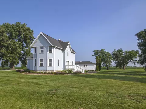 9187 E 8000n Rd, Grant Park, IL 60940