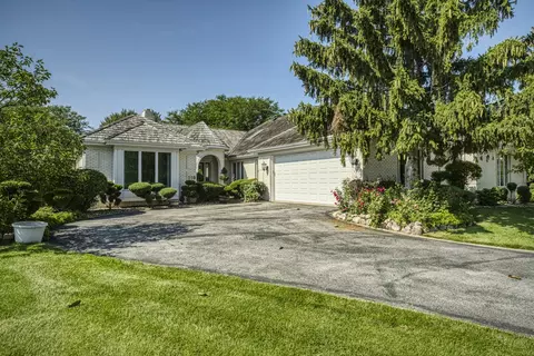 110 Saint Andrews Dr, Schererville, IN 46375