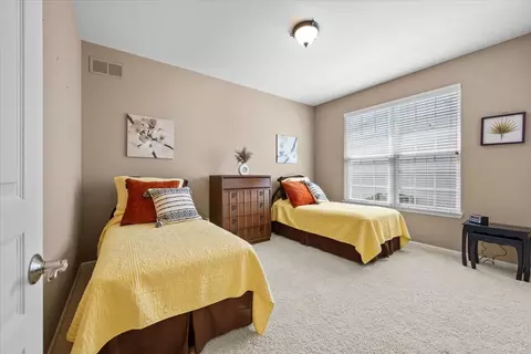 2507 Edgewater Dr, Elgin, IL 60124 photo 7