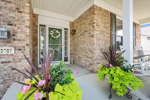 2507 Edgewater Dr, Elgin, IL 60124 photo 2