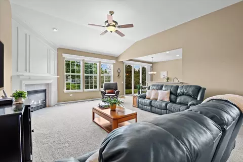 2507 Edgewater Dr, Elgin, IL 60124 photo 17