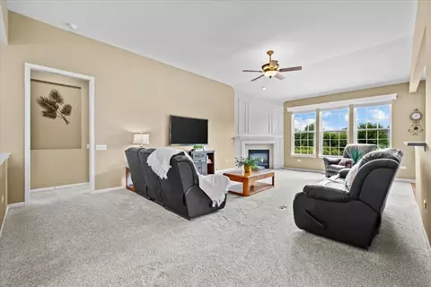 2507 Edgewater Dr, Elgin, IL 60124 photo 16