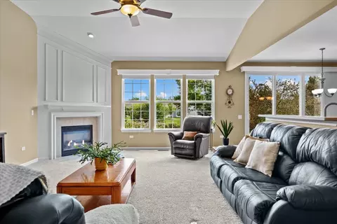 2507 Edgewater Dr, Elgin, IL 60124 photo 15