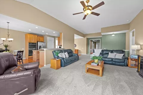 2507 Edgewater Dr, Elgin, IL 60124 photo 18