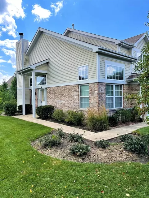 149 Avalon Ct, Roselle, IL 60172