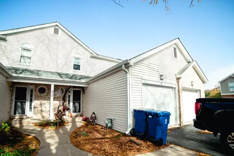 511 Nicole Dr #C, Bartlett, IL 60103