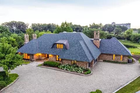 715 Saint Josephs Dr, Oak Brook, IL 60523