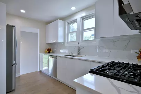 1052 E Prairie Ave, Des Plaines, IL 60016 photo 5