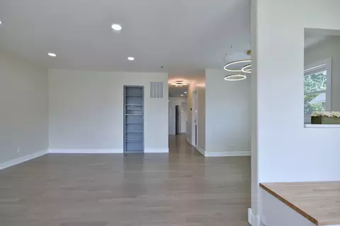 1052 E Prairie Ave, Des Plaines, IL 60016 photo 12