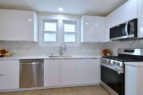 1052 E Prairie Ave, Des Plaines, IL 60016 photo 4