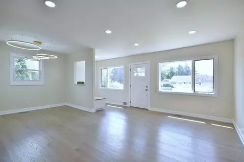 1052 E Prairie Ave, Des Plaines, IL 60016 photo 9