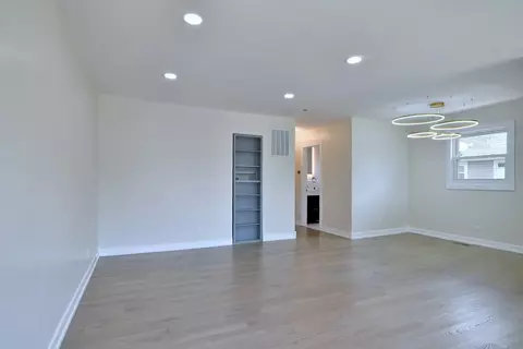 1052 E Prairie Ave, Des Plaines, IL 60016 photo 8