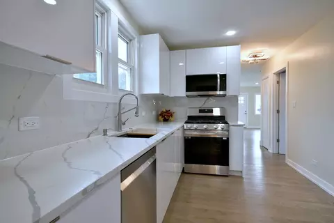 1052 E Prairie Ave, Des Plaines, IL 60016 photo 3