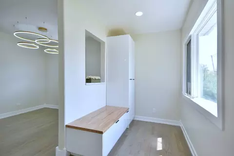 1052 E Prairie Ave, Des Plaines, IL 60016 photo 2