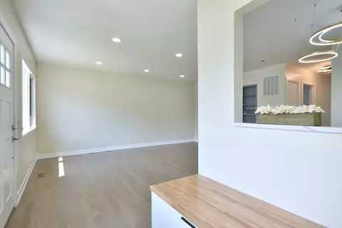 1052 E Prairie Ave, Des Plaines, IL 60016 photo 13