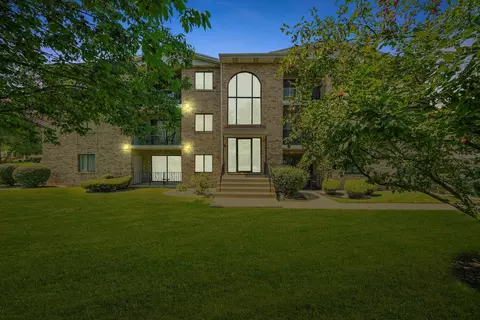 13248 W Circle Drive Pkwy #410, Crestwood, IL 60445
