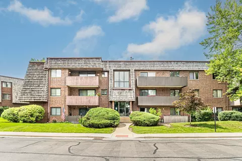 518 Timber Ridge Dr #104, Carol Stream, IL 60188