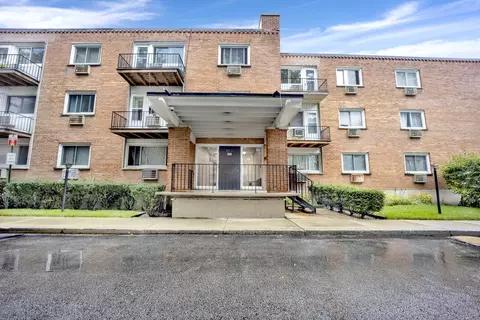 8521 Lotus Ave #802, Skokie, IL 60077