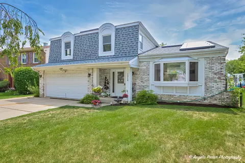1349 Devonshire Rd, Buffalo Grove, IL 60089