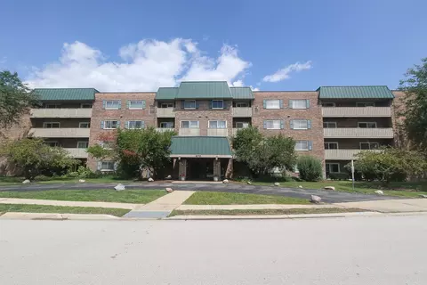 675 Grove Dr #102, Elk Grove Village, IL 60007