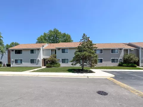 2500 Bayside Dr #4, Palatine, IL 60074