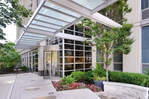 720 N Larrabee St #907, Chicago, IL 60654