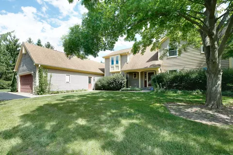 8302 Penny Ln, Richmond, IL 60071