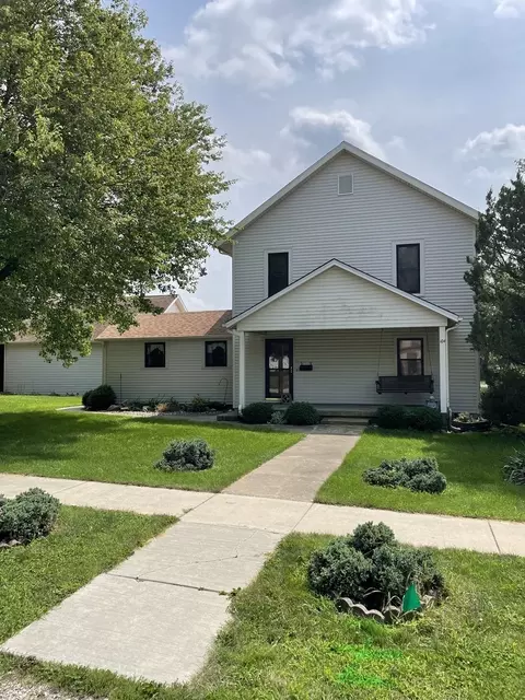 104 W Pine St, Le Roy, IL 61752