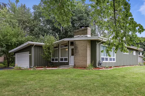 4602 Strong Rd, Crystal Lake, IL 60014