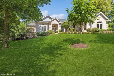 11108 Sandpiper Ct, Spring Grove, IL 60081