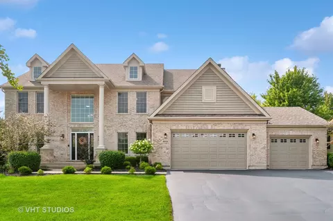 3211 Nottingham Dr, Algonquin, IL 60102