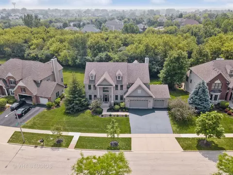 3211 Nottingham Dr, Algonquin, IL 60102 photo 2