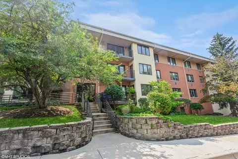 3525 S Cass Ct #300, Oak Brook, IL 60523