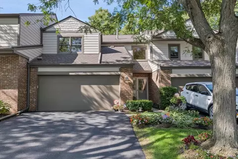 23 W356 Pinehurst Ln, Naperville, IL 60540