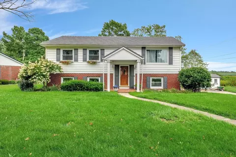 5 Lakeview Dr, Catlin, IL 61817