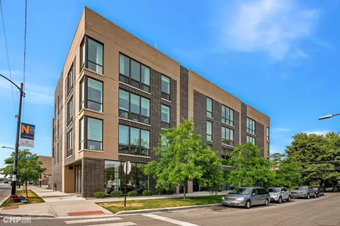 2403 W Berenice Ave #401, Chicago, IL 60618