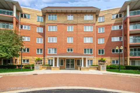 740 Creekside Dr #404, Mount Prospect, IL 60056