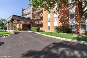 4221 Saratoga Ave #403A, Downers Grove, IL 60515