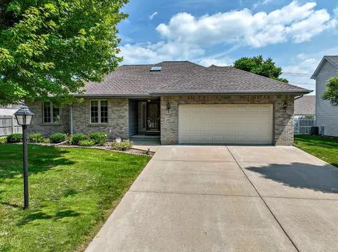 1411 Ginny Ln, Woodstock, IL 60098