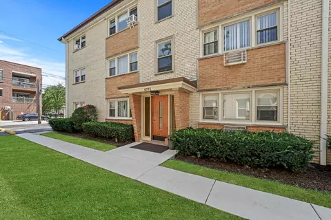 6771 N Olmsted Ave #2N, Chicago, IL 60631