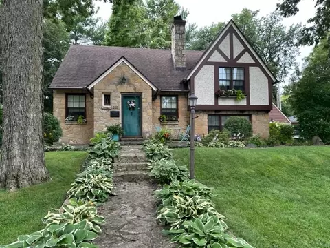 205 E William St, Monticello, IL 61856