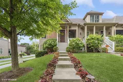 533 1st St #533, Libertyville, IL 60048