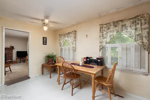 48 S Seebert St, Cary, IL 60013 photo 2