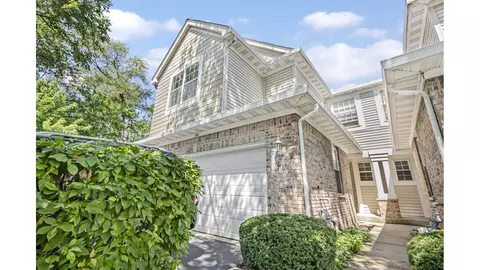 136 Bay Dr, Itasca, IL 60143