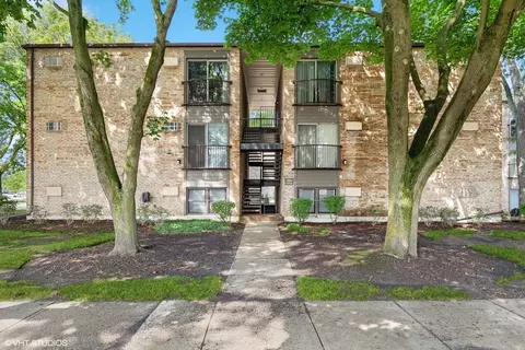 1910 Cherry Ln #324, Northbrook, IL 60062