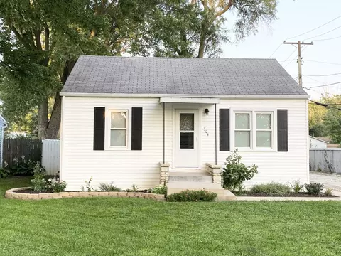 304 N Lowe Rd, Aroma Park, IL 60910
