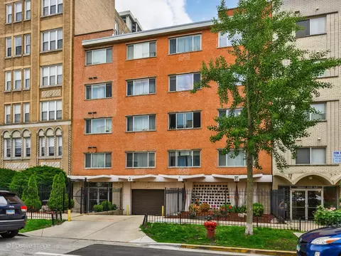 5953 N Kenmore Ave #403, Chicago, IL 60660