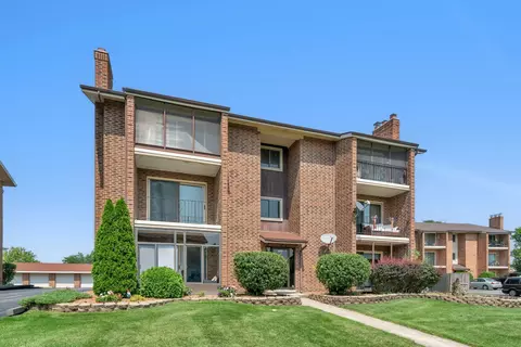 9942 Treetop Dr #2W, Orland Park, IL 60462
