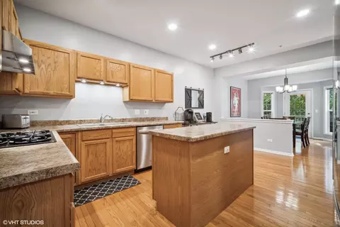 2156 Yale Cir, Hoffman Estates, IL 60192 photo 5