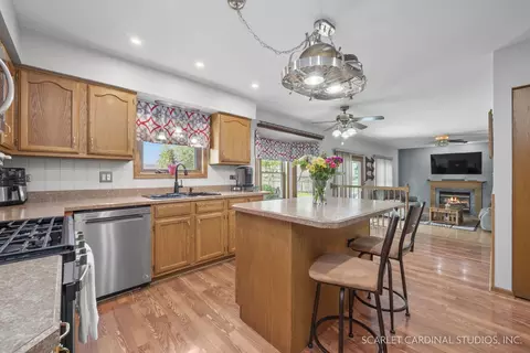 430 Ginger Ln, Elgin, IL 60120 photo 9